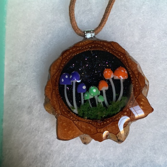 AP Naturescape Mushroom Necklace - Picture 3 of 4